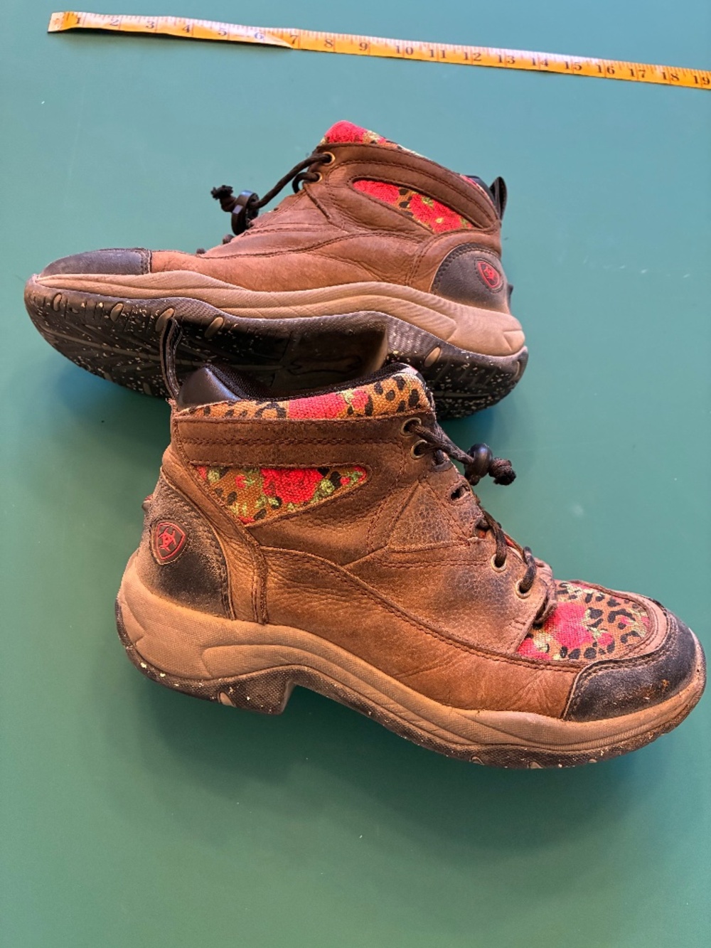 Ariat Hiking Trail Boots in Brown Leather with Red Rose Details Size 6.5